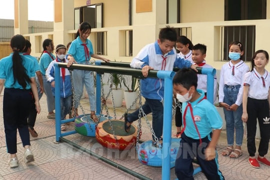 Huyện đoàn Nam Sách trao công trình thanh niên cho trường học