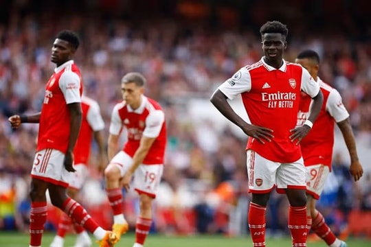 Arsenal "đầu hàng" Man City trong cuộc đua vô địch Premier League