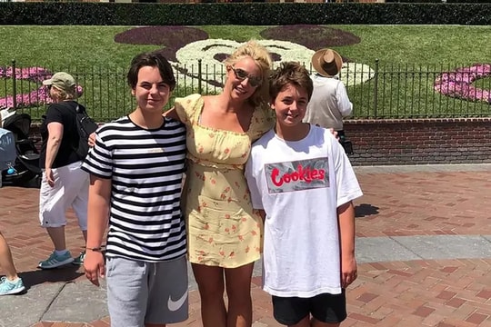 Britney Spears bị con trai từ chối gặp vì nghiện đăng ảnh nhạy cảm lên mạng