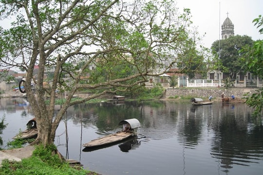 Về làng Mụa