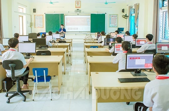 Gia Lộc thi tiếng Anh trực tuyến “Tháng 5 lịch sử” 
