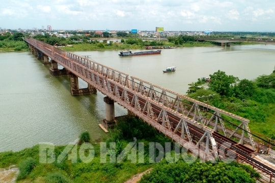 Tìm thấy thi thể nam thanh niên nhảy cầu Phú Lương