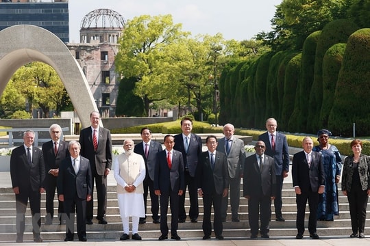 Thủ tướng tưởng niệm các nạn nhân vụ nổ bom nguyên tử Hiroshima