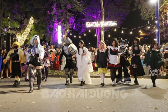 Lần đầu tổ chức Lễ hội Cosplay trên phố đi bộ Bạch Đằng