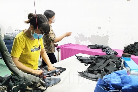 Hỗ trợ 165 triệu đồng cho người lao động bị giảm giờ làm, chấm dứt hợp đồng