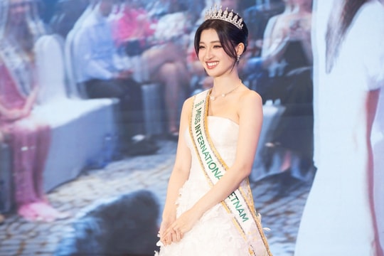 Phương Nhi phủ nhận bỏ học đại học để thi Hoa hậu Quốc tế