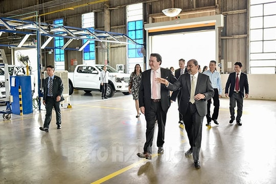 Đại sứ Mỹ thăm Nhà máy Ford Hải Dương