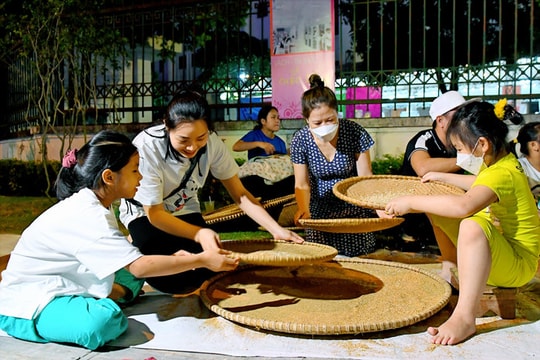 Thú vị hoạt động trải nghiệm tại phố đi bộ, chợ đêm Bạch Đằng