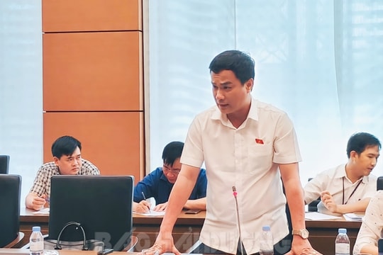 Cân nhắc việc tăng tuổi nghỉ hưu với nữ sĩ quan, hạ sĩ quan