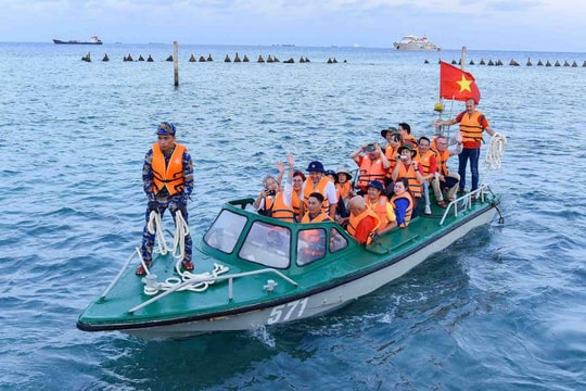 Thăm Trường Sa
