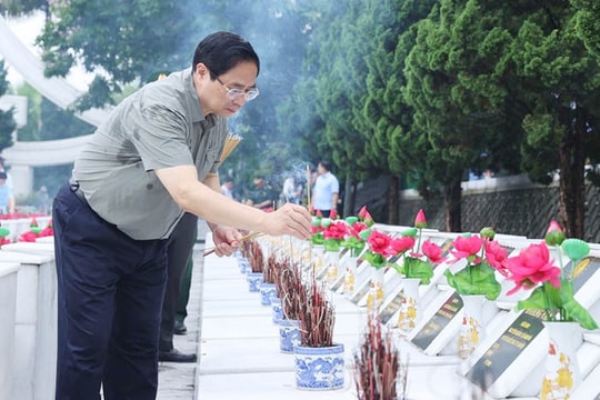 Thủ tướng Phạm Minh Chính viếng Nghĩa trang liệt sĩ Vị Xuyên