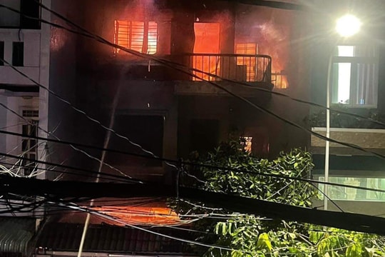 Cháy nhà 3 tầng ở Sài Gòn, một người chết