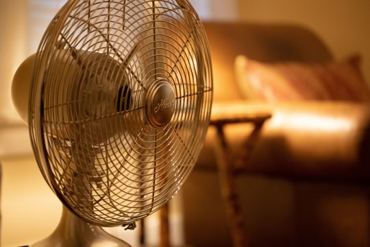 Lưu ý khi sử dụng quạt cho trẻ trong mùa hè