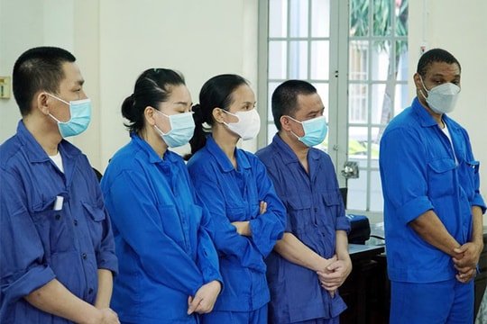 Rửa tiền, một người Nigeria cùng bốn người Việt lãnh gần 57 năm tù
