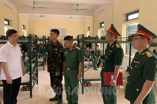 Huyện Kim Thành thăm, động viên chiến sĩ mới nhập ngũ năm 2023