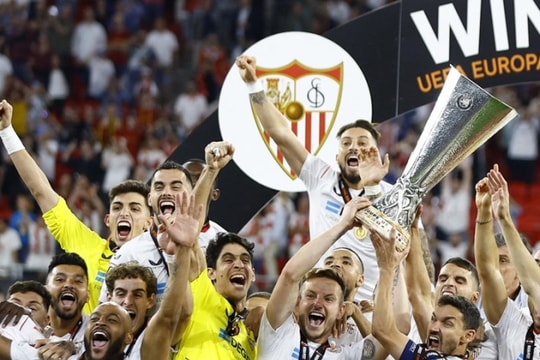 Thắng AS Roma, Sevilla vô địch Europa League