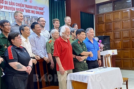 Một gia đình liệt sĩ ở Thanh Miện tiếp nhận tượng trưng cuốn nhật ký do Mỹ bàn giao