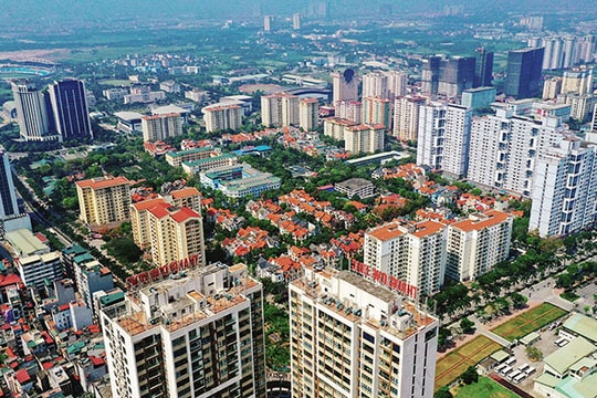 Một cổ phiếu tăng vọt hơn 400%, bất động sản "dậy sóng"