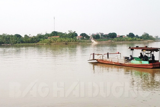 Tặng hoa cho dòng sông