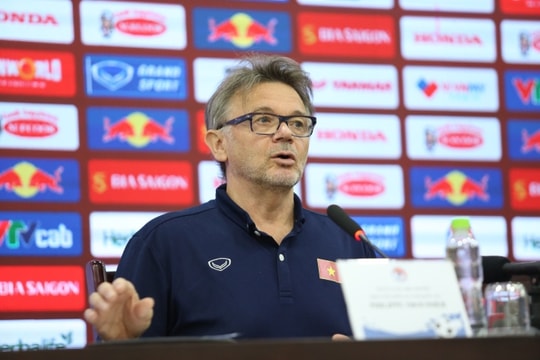 Huấn luyện viên Troussier tìm thêm cầu thủ Việt kiều cho đội tuyển Việt Nam