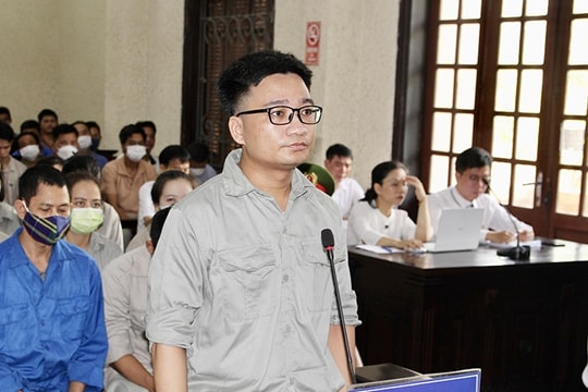 Đường dây làm giả tài liệu lớn hầu tòa