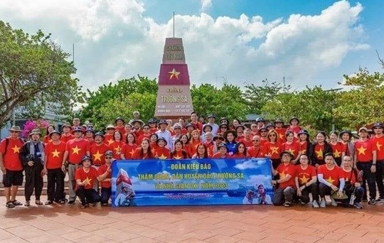 Truong Sa in the heart of overseas Vietnamese across globe