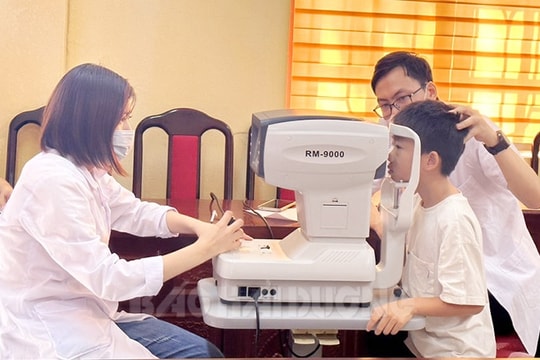 Cấp kính miễn phí cho 375 học sinh khó khăn ở Cẩm Giàng