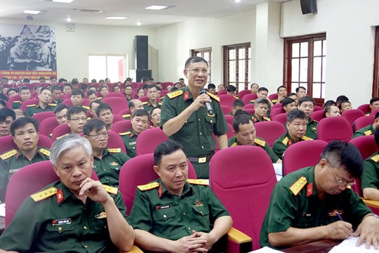 Phó Chính uỷ Quân khu 3 đối thoại với cán bộ, chiến sĩ Bộ Chỉ huy quân sự tỉnh Hải Dương