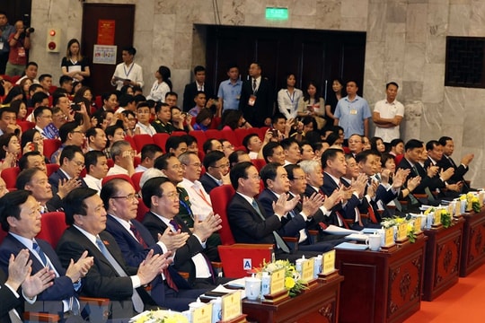 Chủ tịch nước và Chủ tịch Quốc hội dự Lễ trao giải Diên Hồng