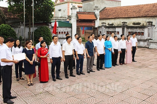 Dâng hương, dâng hoa kỷ niệm 83 năm ngày thành lập Đảng bộ tỉnh Hải Dương