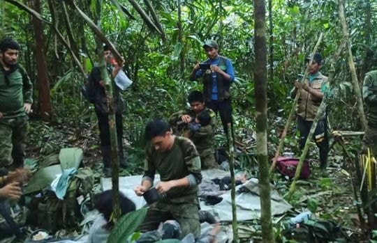 Colombia tìm thấy 4 đứa trẻ còn sống sau khi lang thang 40 ngày trong rừng Amazon
