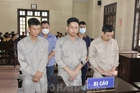 Nguyên công an, bác sĩ đi tù vì tổ chức đánh bạc và đánh bạc