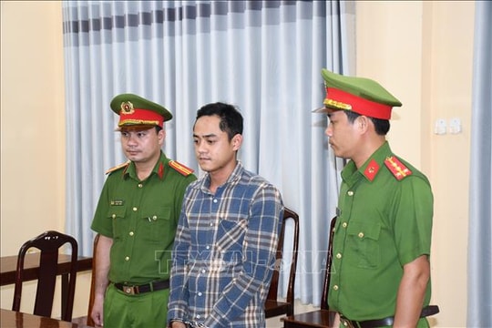 Khởi tố, bắt tạm giam đối tượng đập xe cấp cứu