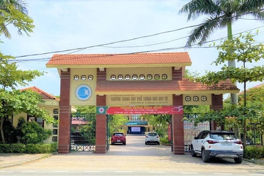Kiểm điểm cô giáo chủ nhiệm vì thu quỹ lớp "bất thường"