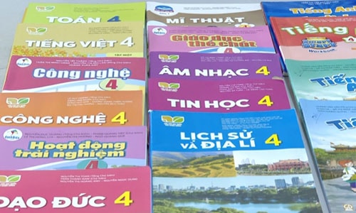 Tăng gấp ba giá sách giáo khoa lớp 4, 8, 11 mới