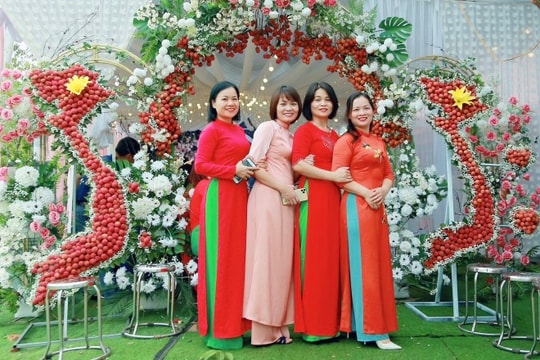 Bắc Giang: Độc đáo đám cưới được trang trí bằng vải thiều