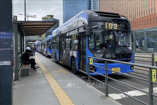 Hàn Quốc đồng loạt tăng giá taxi và giá vé xe buýt