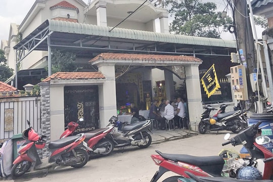 Người đàn ông chết, miệng đầy giấy vệ sinh nghi con trai ngáo đá sát hại
