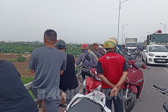 Một thanh niên người Nam Sách nghi nhảy cầu Hàn tự tử