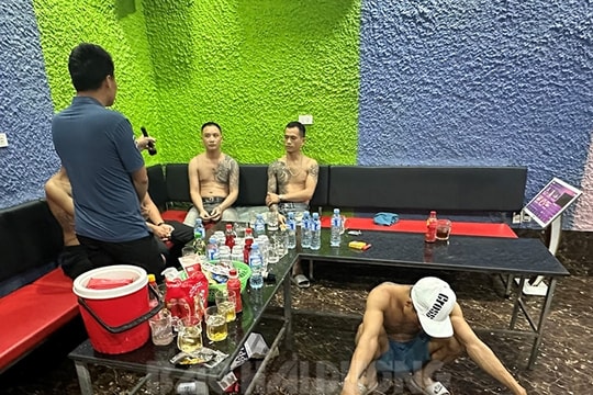 Khởi tố 2 đối tượng tổ chức sử dụng ma túy trong quán karaoke Thúy Đàn