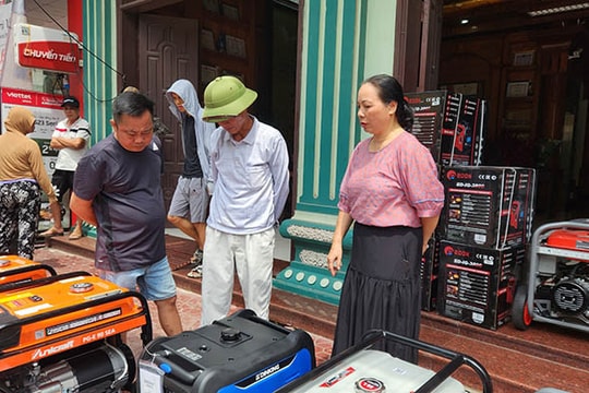 Máy phát, quạt tích điện “cháy hàng", đội giá