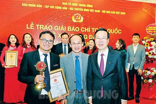 Cú hích hướng tới các giải báo chí lớn