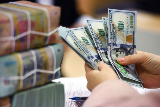 Giá vàng tăng, USD phục hồi, dầu giảm