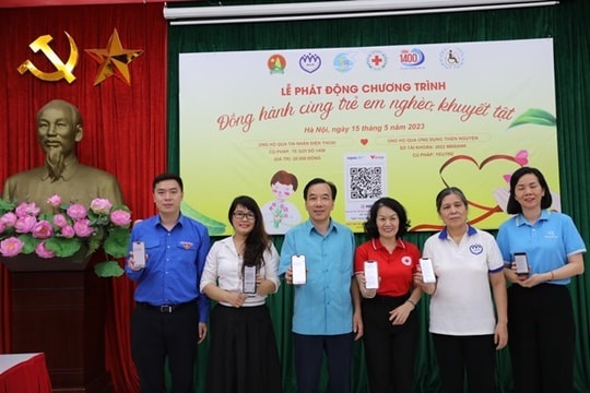 Nearly 836 billion VND raised, over 1 million people aided in national humanitarian month