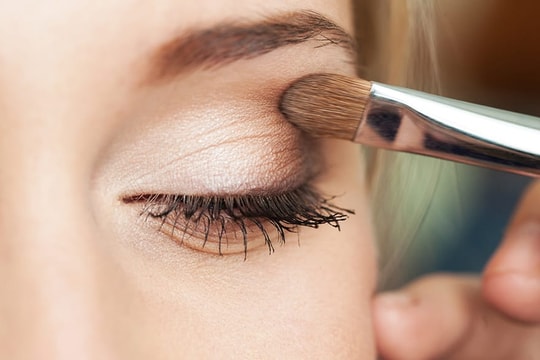 Mẹo trang điểm che giấu nét mặt mệt mỏi