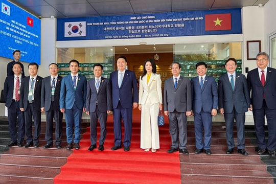 Tổng thống Hàn Quốc Yoon Suk Yeol thăm Đại học Quốc gia Hà Nội
