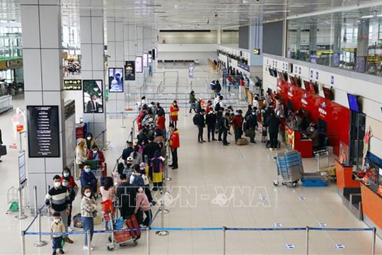 Lý do Bộ Giao thông vận tải chưa bỏ trần giá vé máy bay