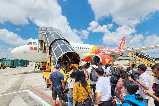 Thong dong săn vé máy bay hè, giá không hề "chát"