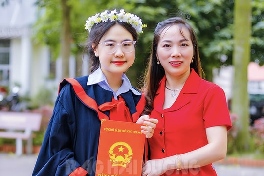 Nữ thủ khoa lớp 10 ở Hải Dương 9 năm làm lớp trưởng