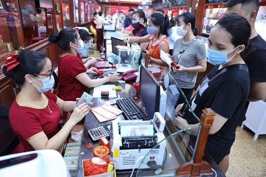 Giá vàng trong nước đi xuống, tỷ giá tại ngân hàng thương mại tăng